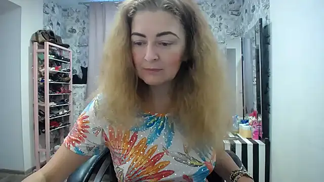 Snapshot of Helen1974 chatting on July 26, 2026, 11:50 am Helen1974 online show from July 26, 2026, 11:50 am
