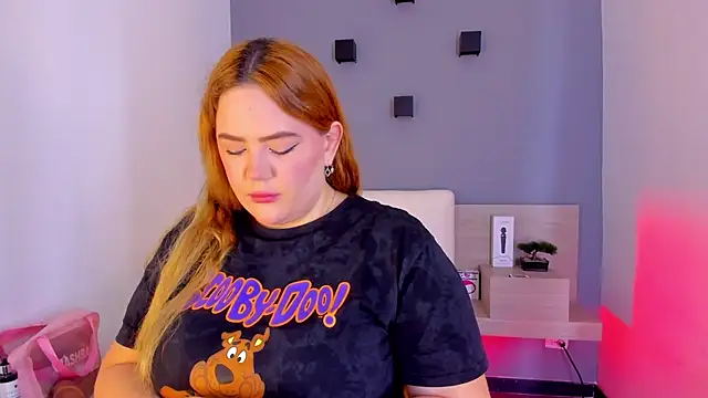 sophiarossee  online show from February 6, 2025, 12:37 pm