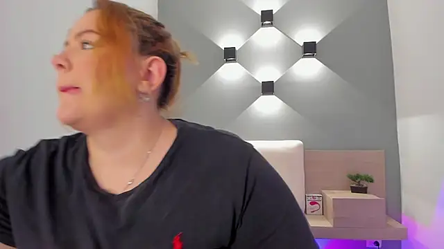 sophiarossee  online show from March 3, 2025, 12:27 pm