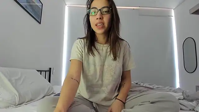 Sophi  a online show from February 5, 2026, 2:43 pm