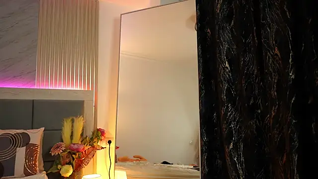 Snapshot of MiaCharm chatting on October 30, 2025, 9:26 pm MiaCharm online show from October 30, 2025, 9:26 pm