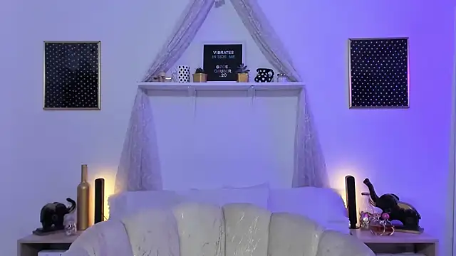 Zoe Gruber online show from October 4, 2025, 4:49 pm