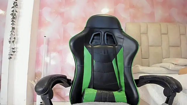 Snapshot of emily_lean_ chatting on November 26, 2025, 2:12 am emily lean online show from November 26, 2025, 2:12 am