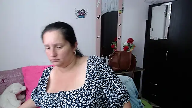 CristialJones  online show from October 18, 2025, 3:13 pm