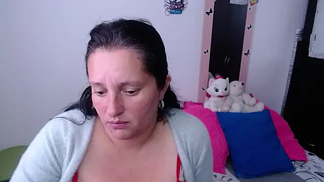 CristialJones  online show from November 27, 2025, 1:35 pm