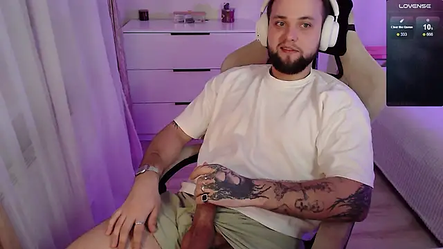 Snapshot of ChillyXO chatting on February 14, 2026, 2:41 am ChillyXO online show from February 14, 2026, 2:41 am