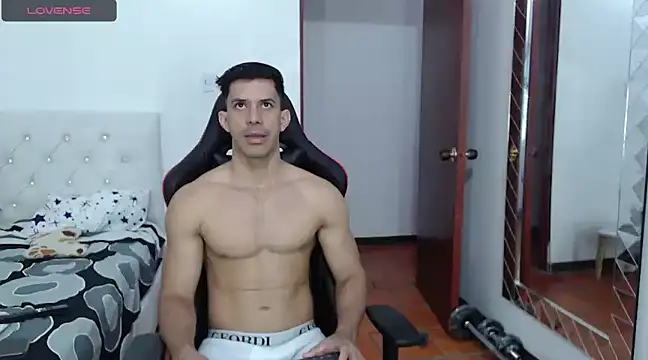 JoseRumbero26 online show from February 10, 2025, 12:08 pm