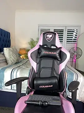 Stunning Booty online show from March 10, 2026, 4:12 pm