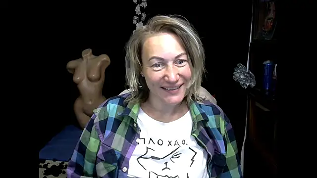 wLESLYMOSw online show from September 25, 2025, 8:40 am