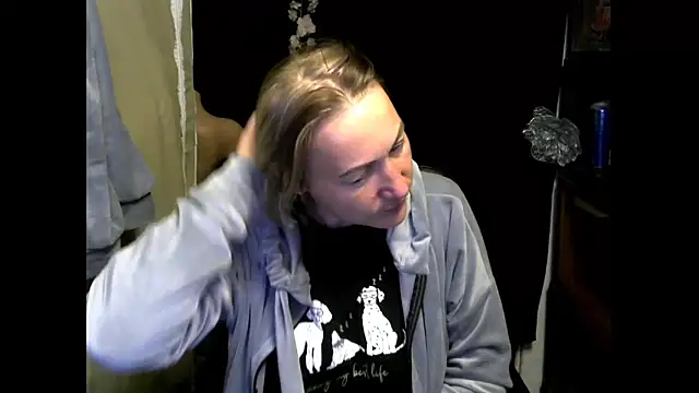 wLESLYMOSw online show from September 27, 2025, 5:29 pm