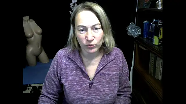 wLESLYMOSw online show from October 3, 2025, 8:00 am