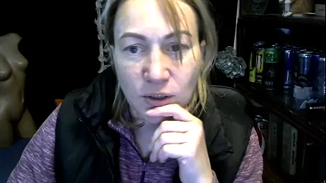 wLESLYMOSw online show from October 17, 2025, 11:02 am