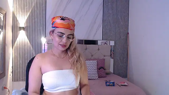 ashley  tylor online show from March 29, 2026, 2:33 am