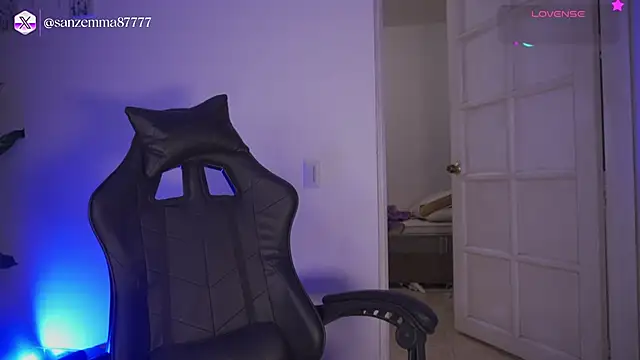 EmmaSanzz  online show from April 16, 2026, 11:44 am