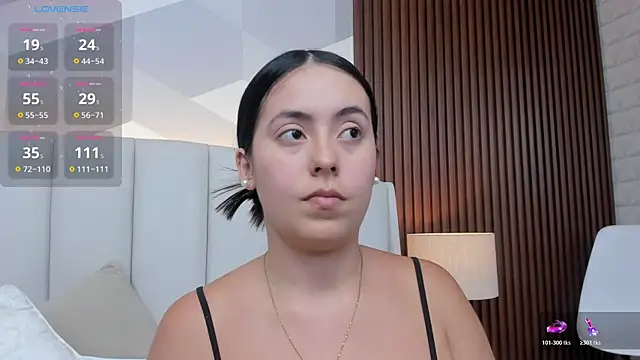 Julietasantos   online show from January 16, 2026, 6:34 pm