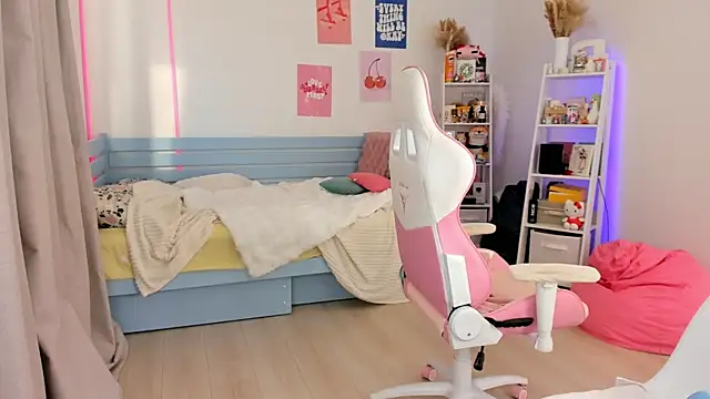 Lily Young online show from October 1, 2025, 6:08 am