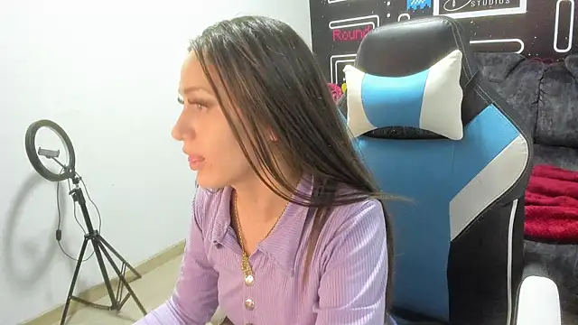 Snapshot of Carolina_hernandez22 chatting on January 11, 2025, 2:20 am Carolina hernandez22 online show from January 11, 2025, 2:20 am