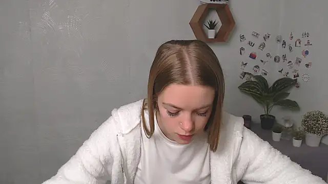 AliceFlirtt  online show from September 27, 2025, 9:03 am