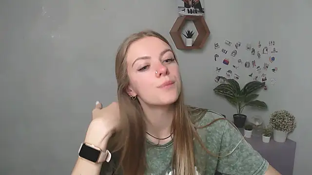 AliceFlirtt  online show from September 29, 2025, 12:32 pm