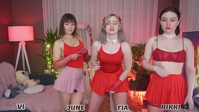 your favoritegirls online show from October 6, 2025, 2:31 am