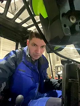 Ricoleckt online show from October 20, 2025, 5:46 pm