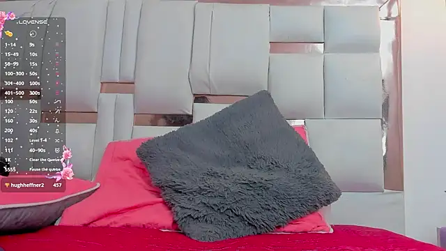 PittAndLunaa online show from December 26, 2024, 7:27 pm