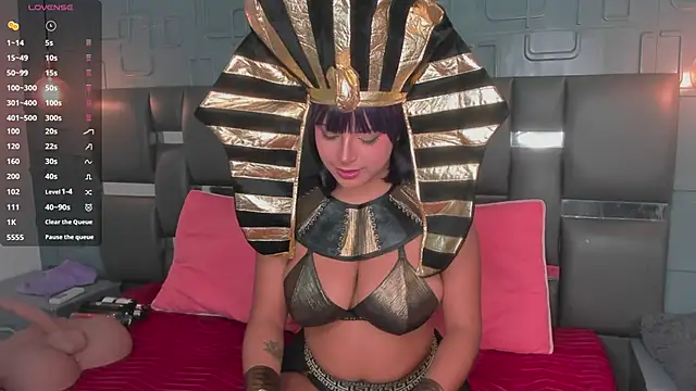 PittAndLunaa online show from February 25, 2025, 1:17 pm