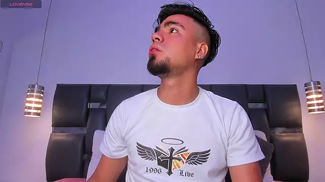 PittAndLunaa online show from January 18, 2026, 1:04 pm