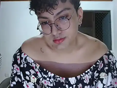XCXSUMMERXCX online show from March 9, 2025, 4:16 am