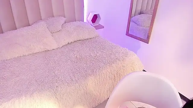 Misslinda  online show from February 12, 2025, 9:10 am