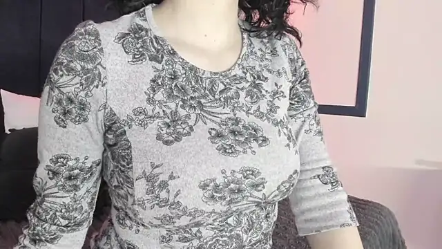 Adeelinee online show from December 11, 2024, 7:57 pm