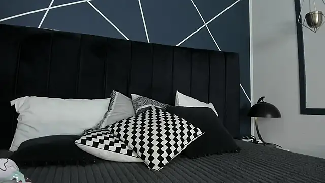 Adeelinee online show from March 6, 2025, 7:43 pm