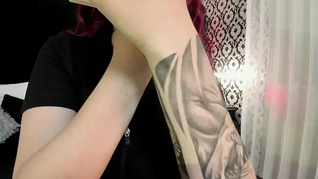 Adeelinee online show from September 22, 2025, 7:38 pm