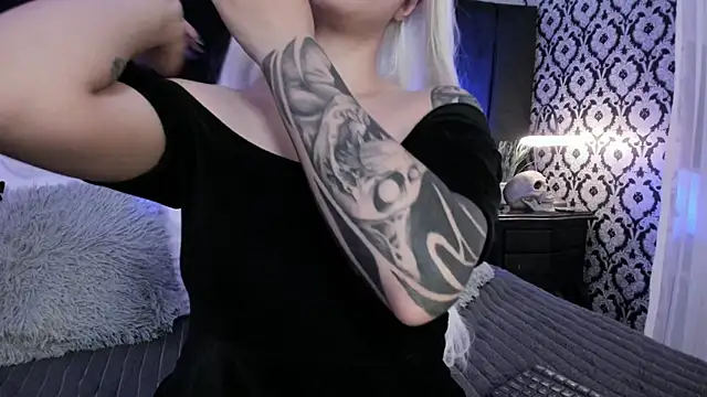 Adeelinee online show from November 7, 2025, 7:36 pm