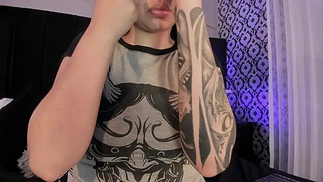 Adeelinee online show from December 1, 2025, 7:41 pm