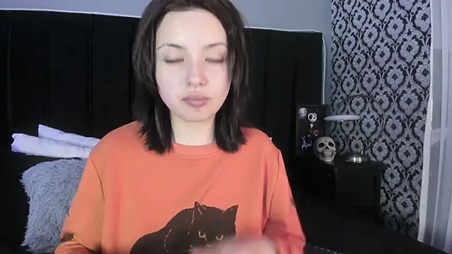 Adeelinee online show from March 7, 2026, 8:17 pm