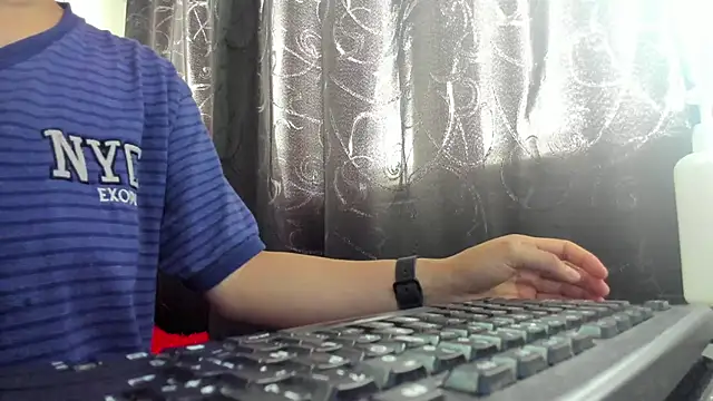 samantha  wilson online show from November 14, 2025, 1:54 pm