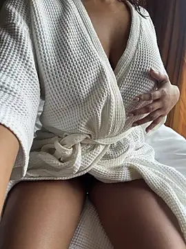 YourThirstySlut online show from April 10, 2026, 7:02 am