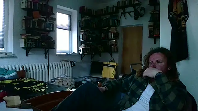 sunr1sa online show from November 11, 2025, 3:23 pm