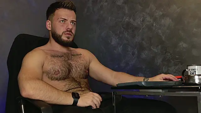 juliusmasters online show from December 4, 2025, 8:39 pm