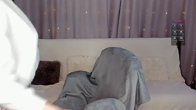 LisaMooore online show from January 11, 2025, 4:16 am