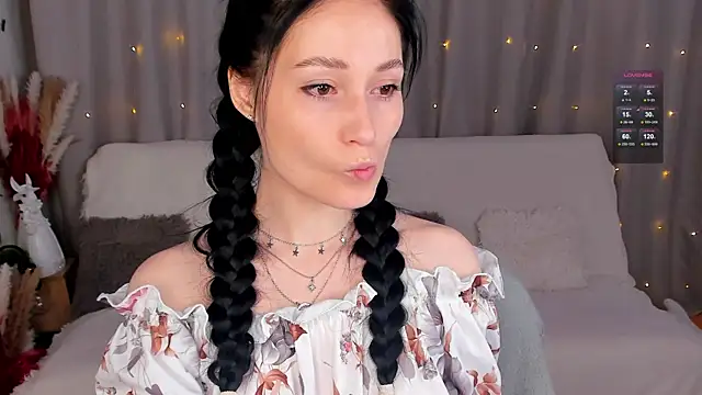 LisaMooore online show from February 14, 2025, 1:18 pm