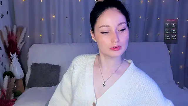 LisaMooore online show from February 25, 2025, 3:42 am