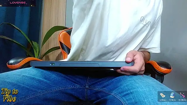 Mr WhiteCock online show from December 3, 2025, 11:03 pm