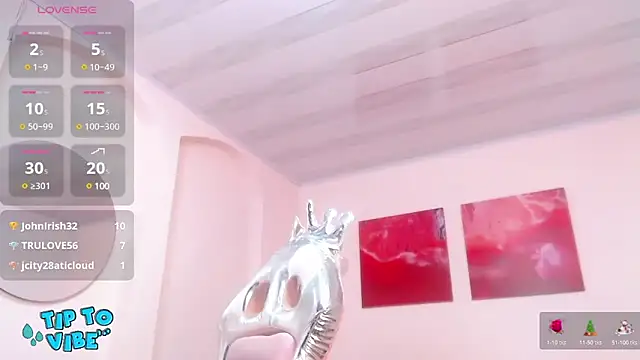 tamarafoxy  online show from January 4, 2025, 4:00 pm