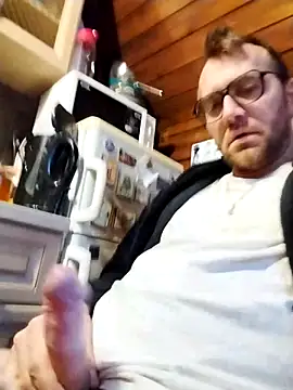 tomee83 online show from January 7, 2026, 6:38 am