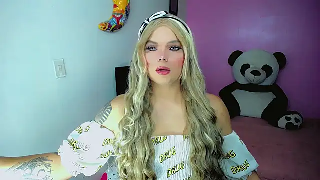 Snapshot of SweetKim21 chatting on November 5, 2025, 8:03 am SweetKim21 online show from November 5, 2025, 8:03 am