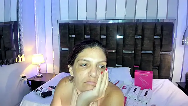 KatteMoss online show from April 7, 2026, 8:42 pm