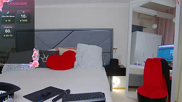 Snapshot of BellaHillss chatting on January 27, 2025, 3:50 pm BellaHillss online show from January 27, 2025, 3:50 pm