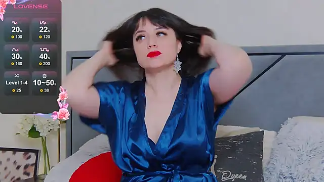 Snapshot of BellaHillss chatting on February 17, 2025, 3:53 pm BellaHillss online show from February 17, 2025, 3:53 pm